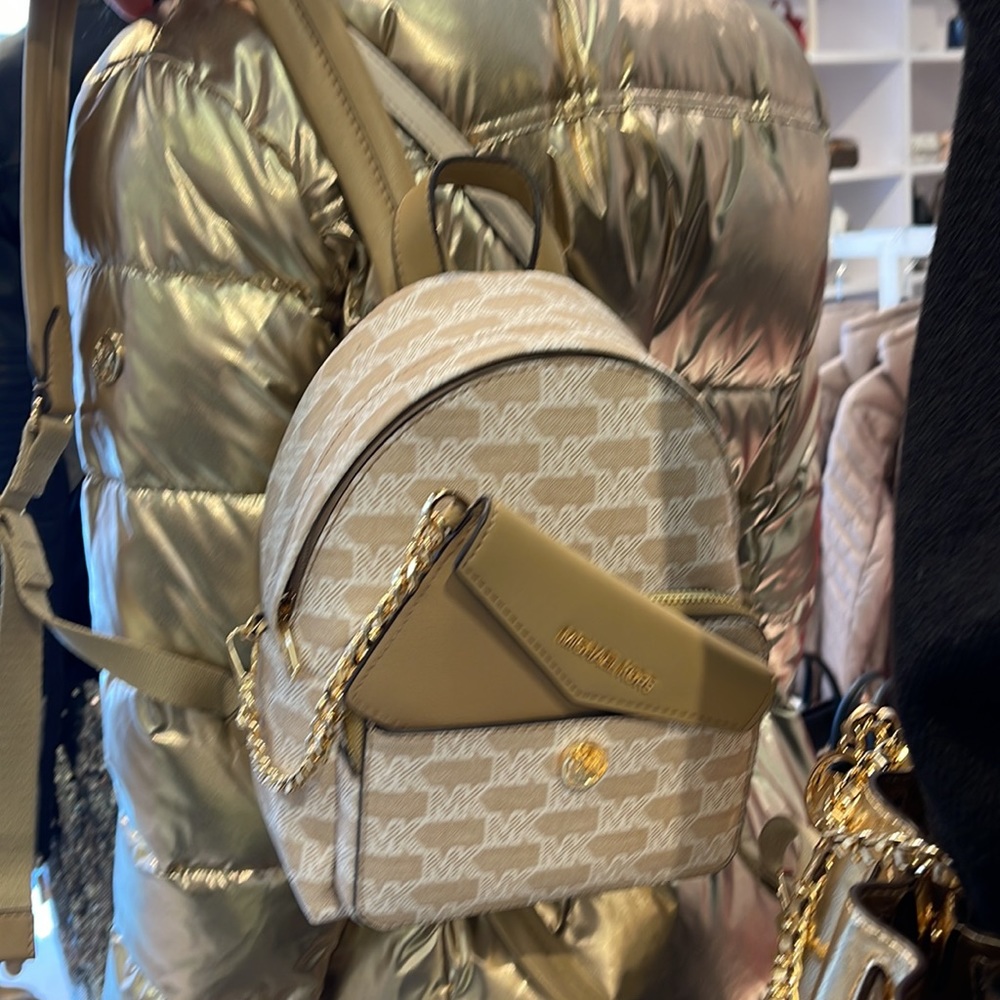 MICHAEL KORS
Maisie Extra-Small Logo 2-in-1 Backpack
Camel 
NWT - Picture 11 of 16